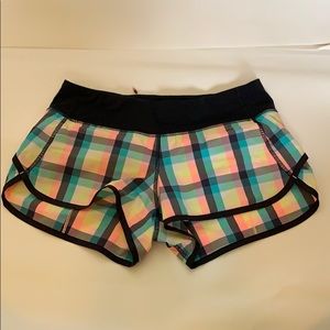 Women’s plaid Lululemon speed up short size 4